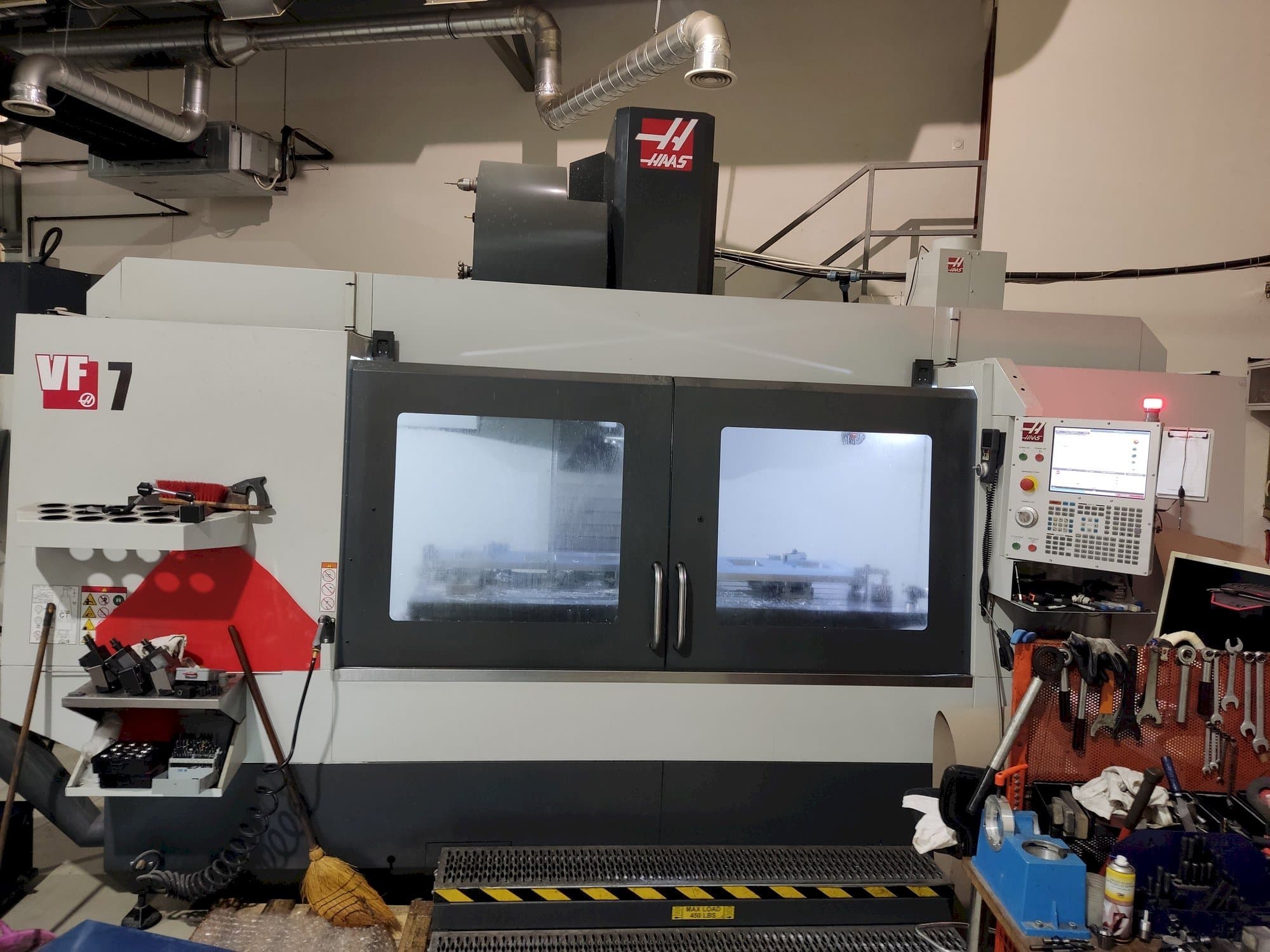 A HAAS VF-7  gép elölnézete