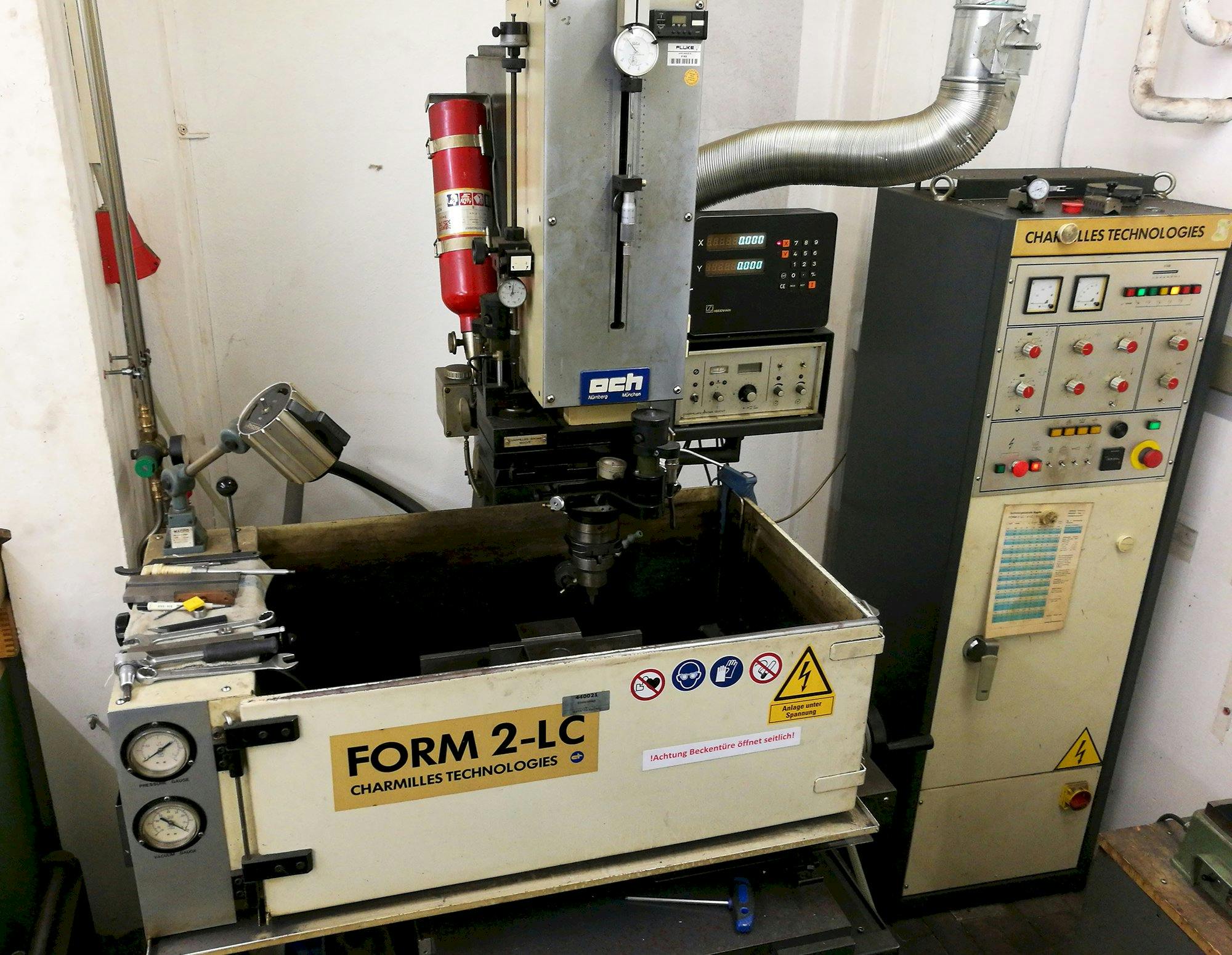 A CHARMILLES Form 2-LC gép elölnézete