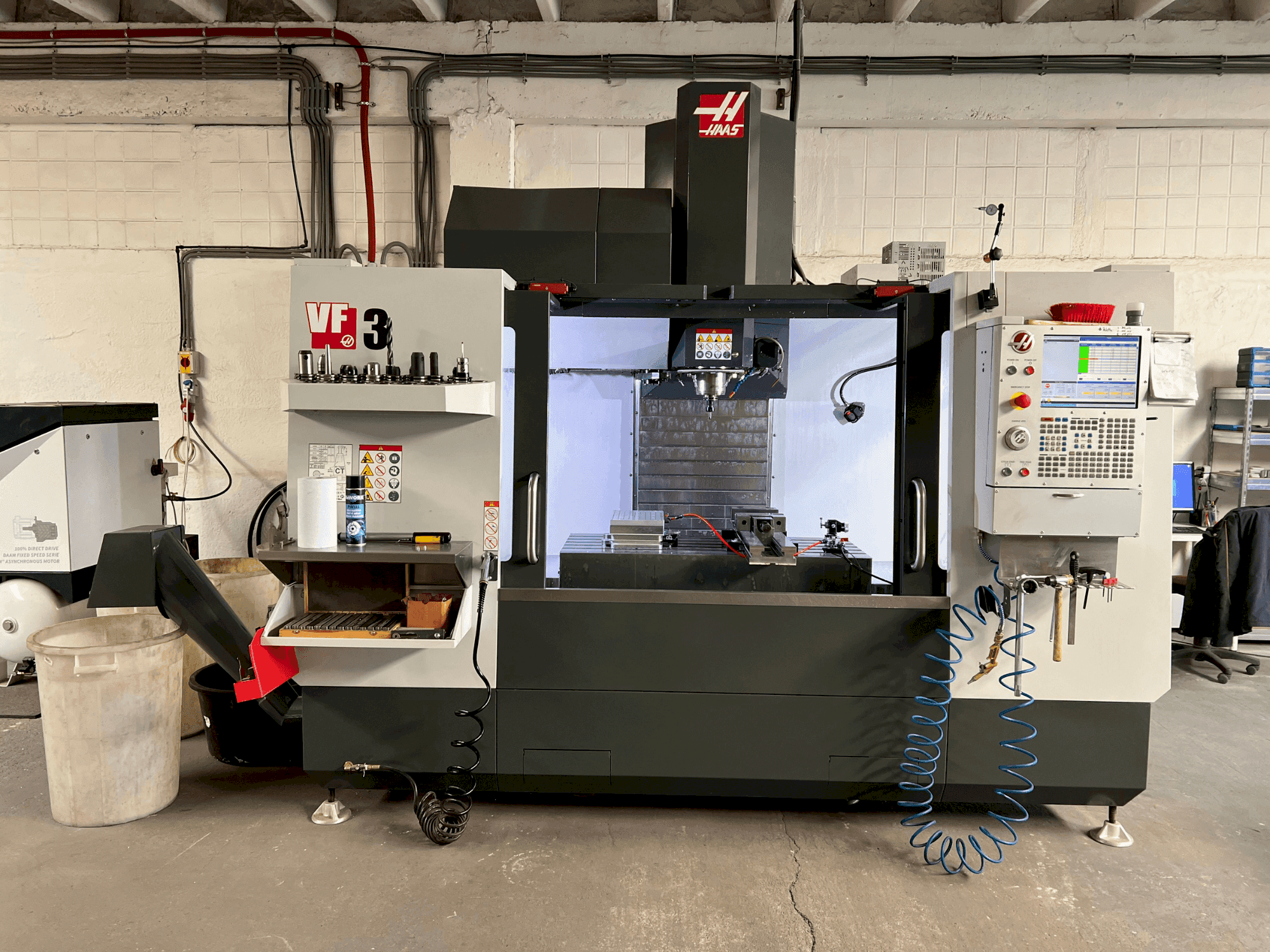 A HAAS VF-3  gép elölnézete
