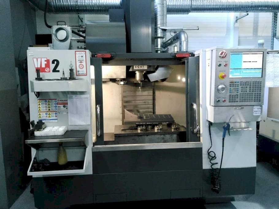 A HAAS VF2  gép elölnézete