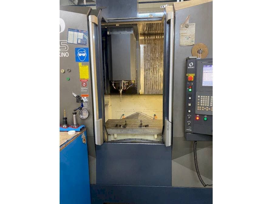 A Makino F5  gép elölnézete
