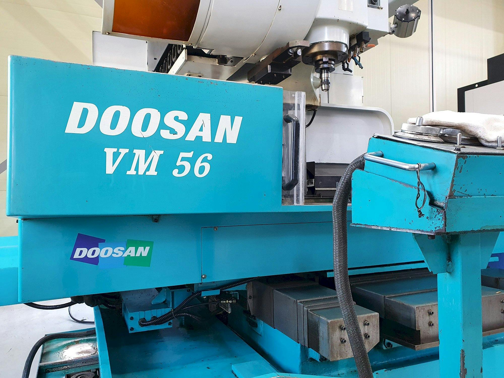 A Doosan VM56  gép elölnézete