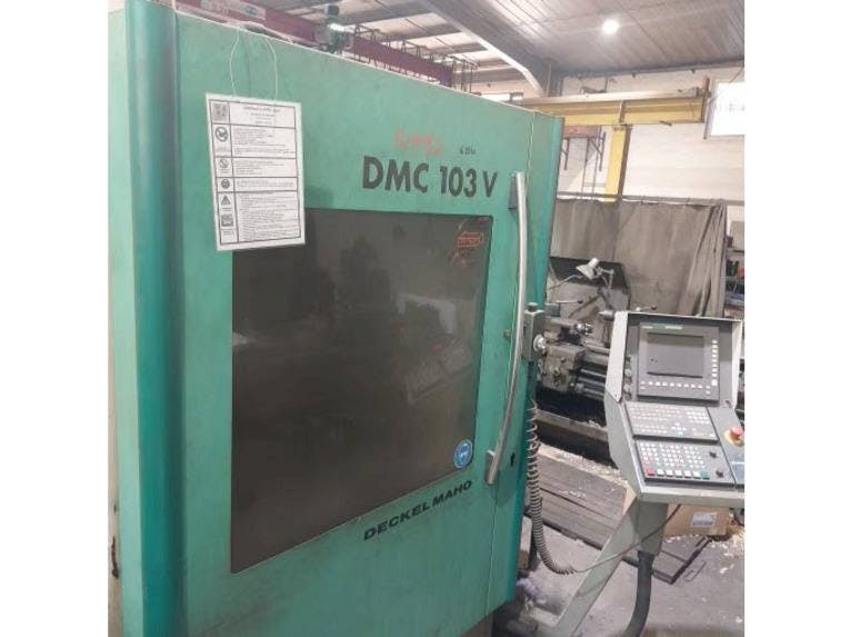 A DECKEL MAHO DMC 103V  gép elölnézete