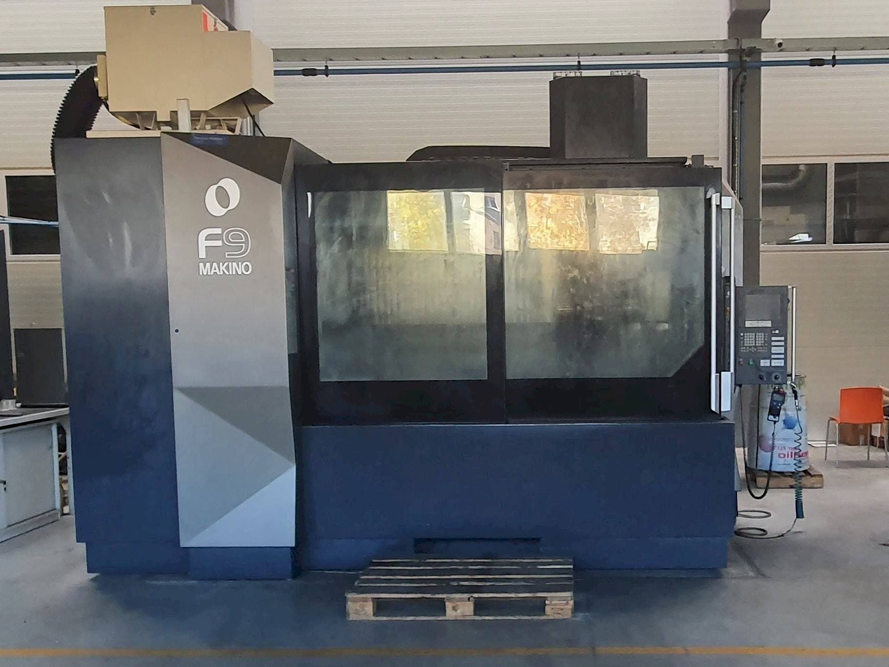 A Makino F9  gép elölnézete