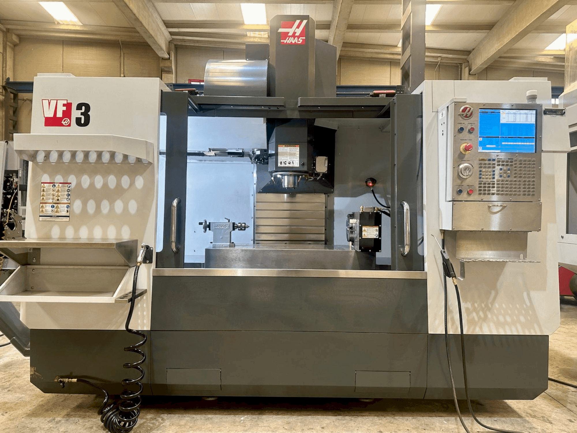 A HAAS VF-3  gép elölnézete