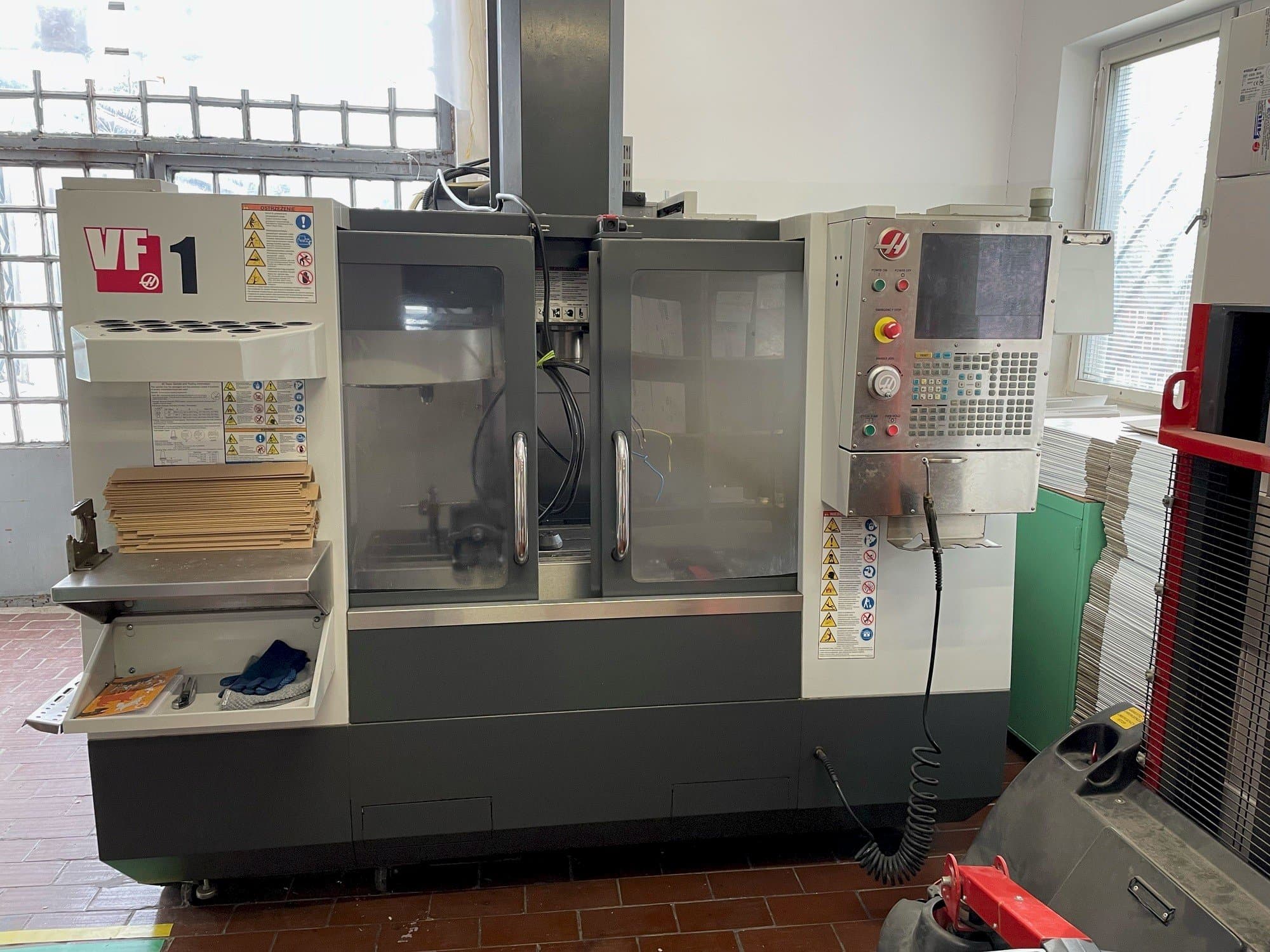 A HAAS VF-1  gép elölnézete