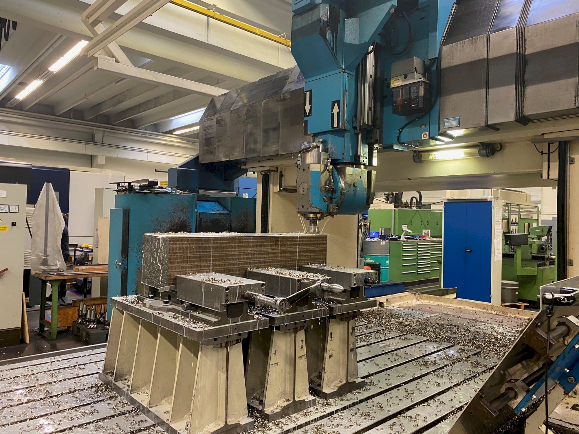 A Forest Line Seramill 240 gép elölnézete