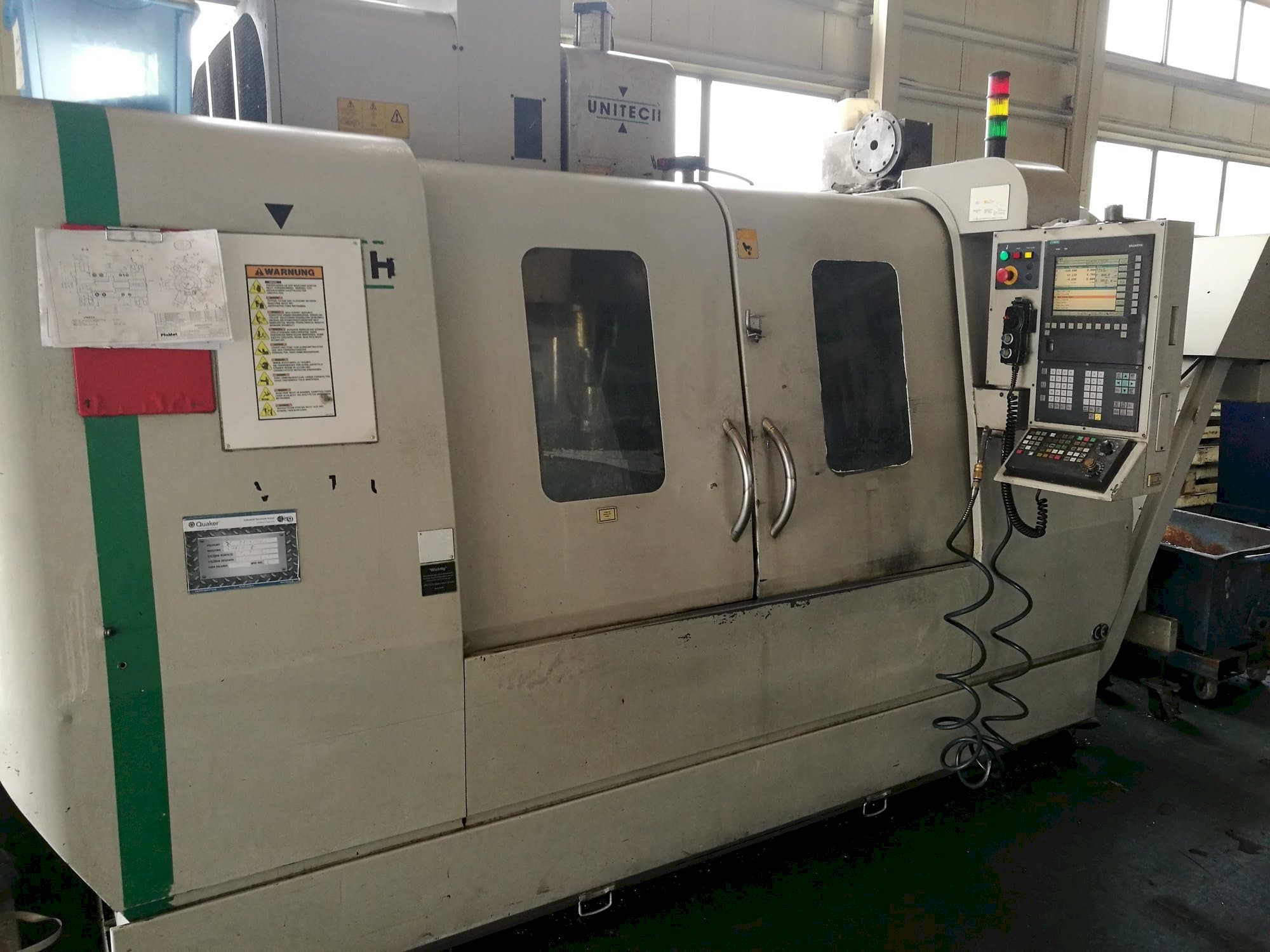 A UNITECH VMC-1250P3 gép elölnézete