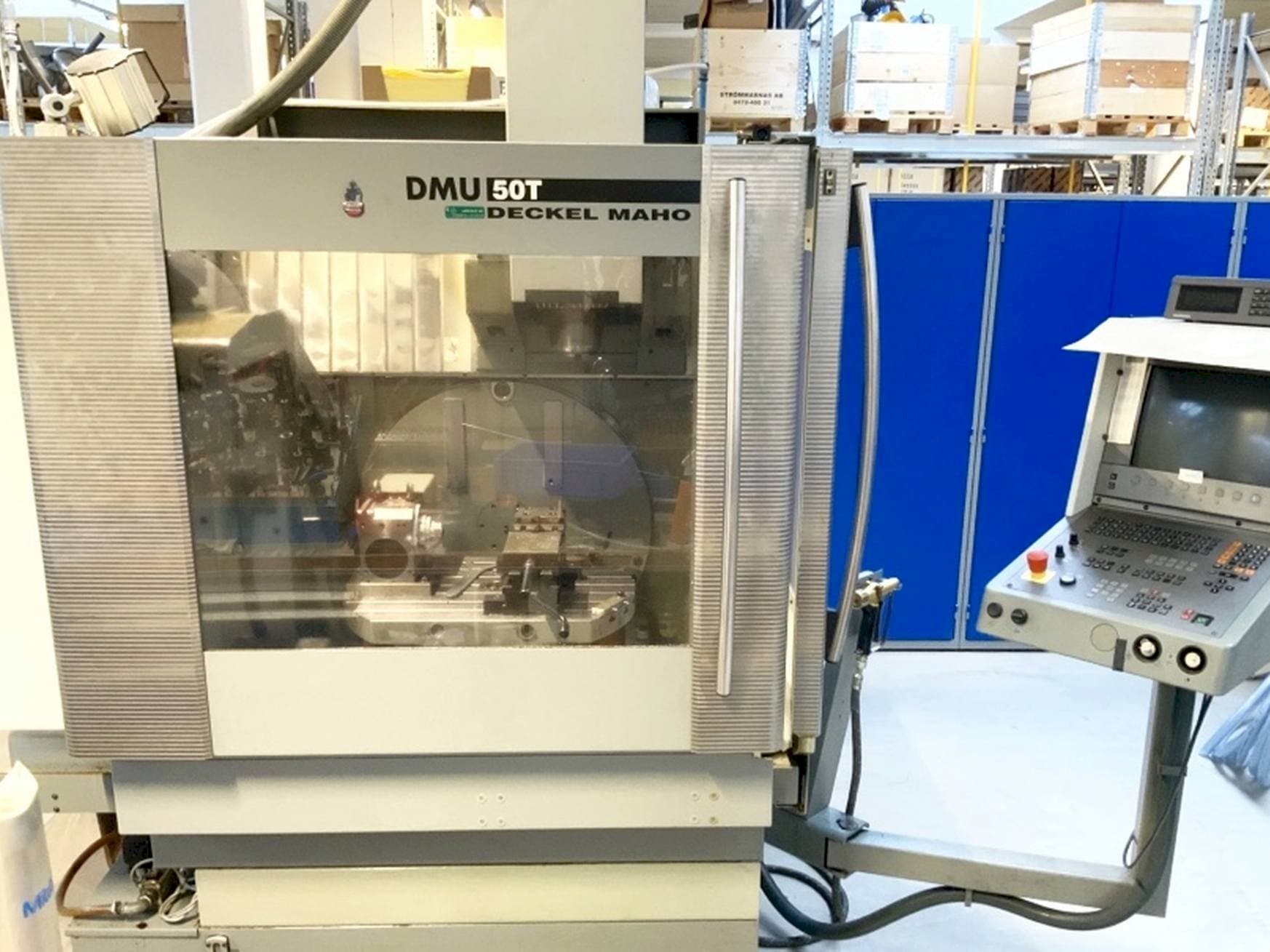 A DECKEL MAHO DMU 50T gép elölnézete