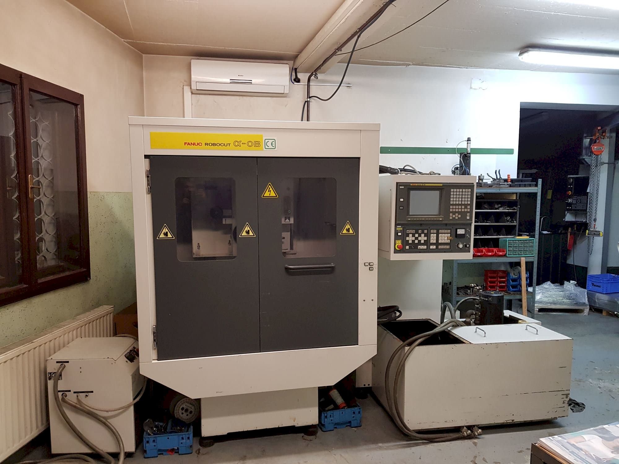 A FANUC Robocut ALPHA- 0B gép elölnézete