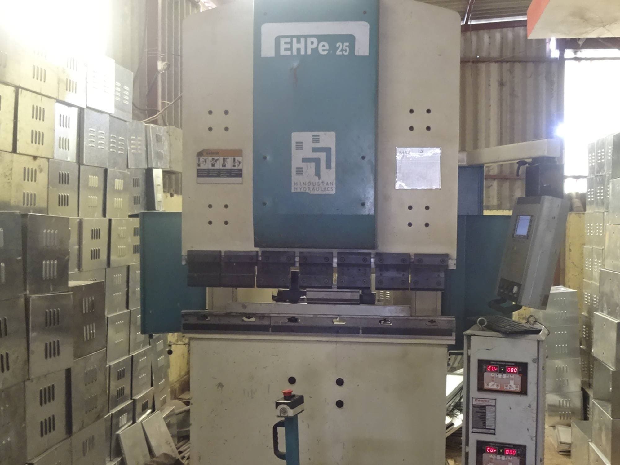 A Hindustan Hydraulics EHPe 25 gép elölnézete