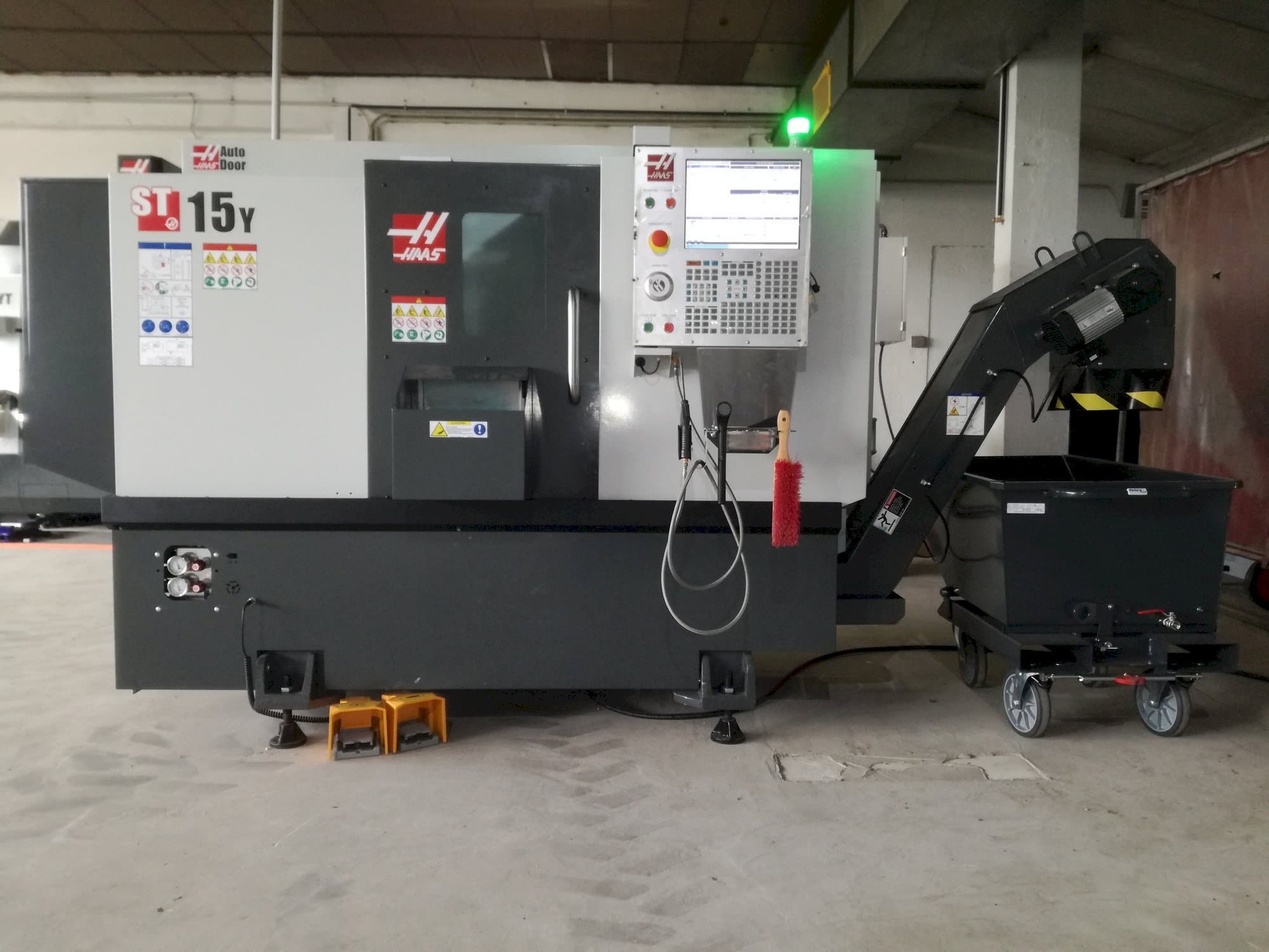 A HAAS ST 15y gép elölnézete