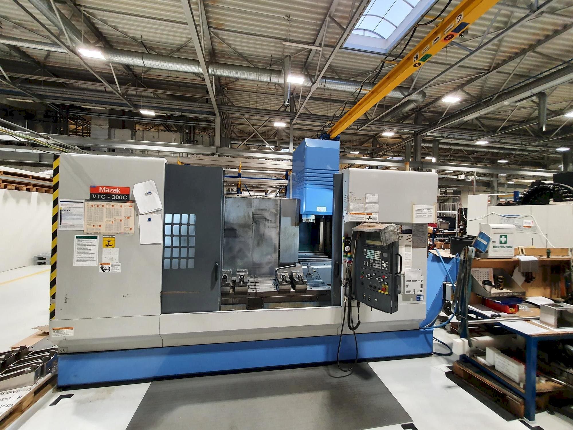 A Mazak VTC-300C gép elölnézete