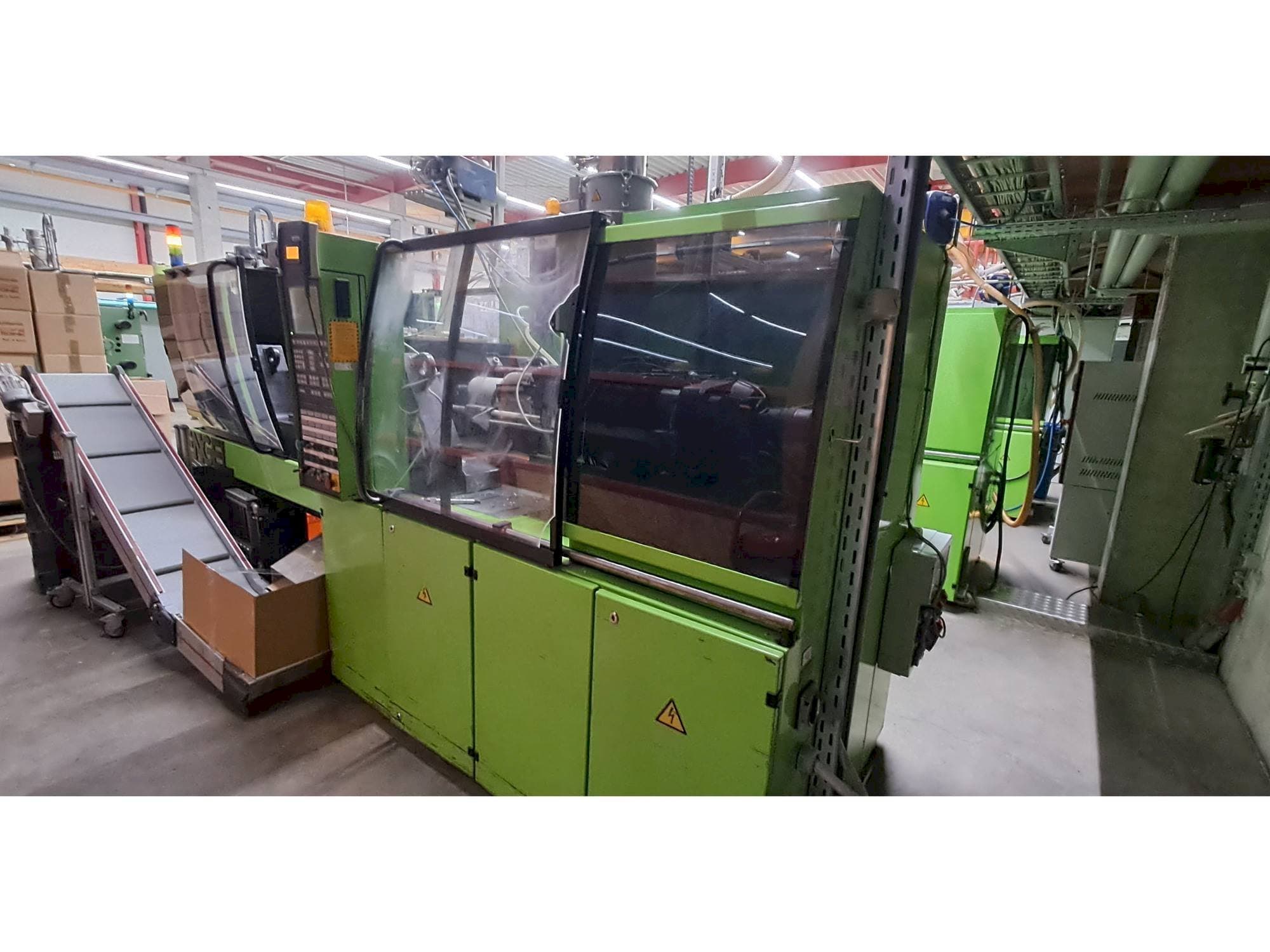 A Engel ES 330/110 HL gép elölnézete