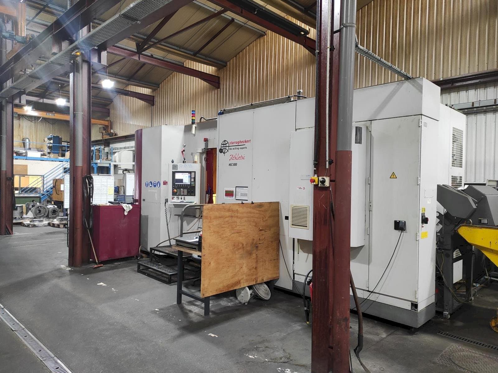 A Starrag HEC 800 - 5 AXES gép elölnézete