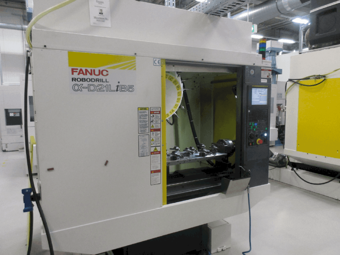 A FANUC ROBODRILL Alpha D21LiB5  gép elölnézete