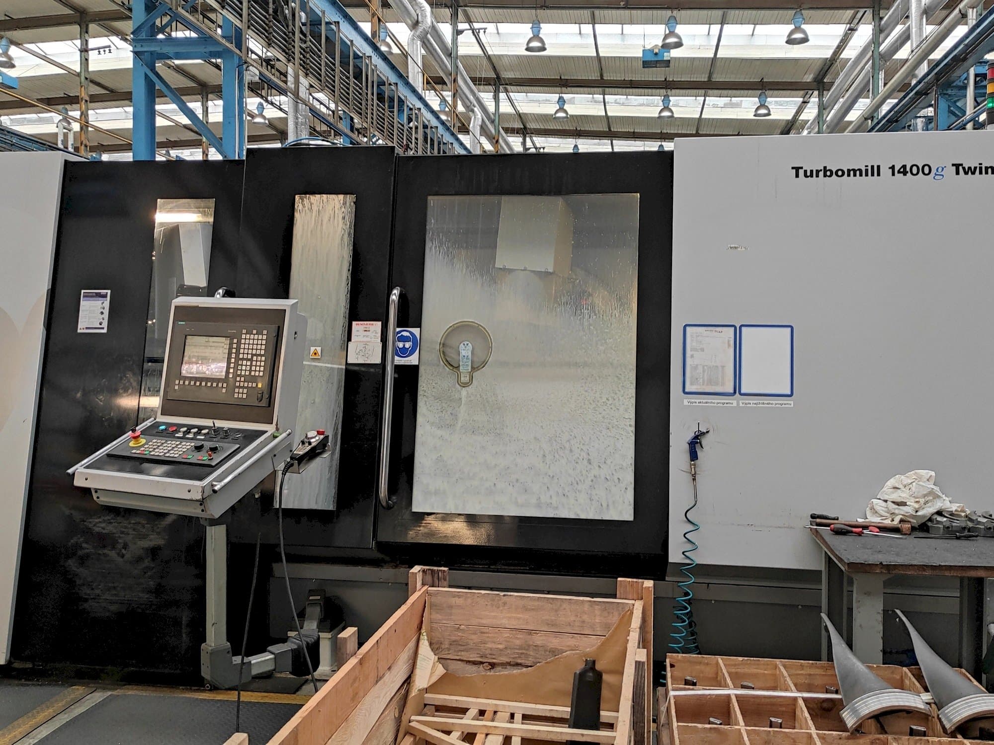 A Liechti Turbomill 1400g Twin gép elölnézete