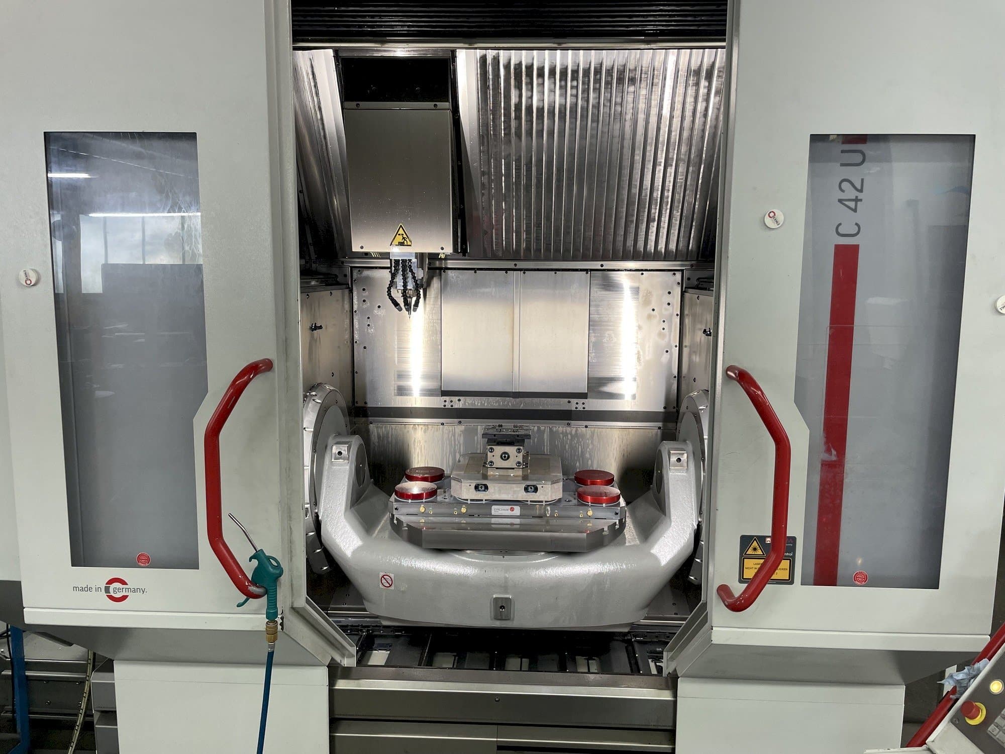 A HERMLE C 42 U gép elölnézete