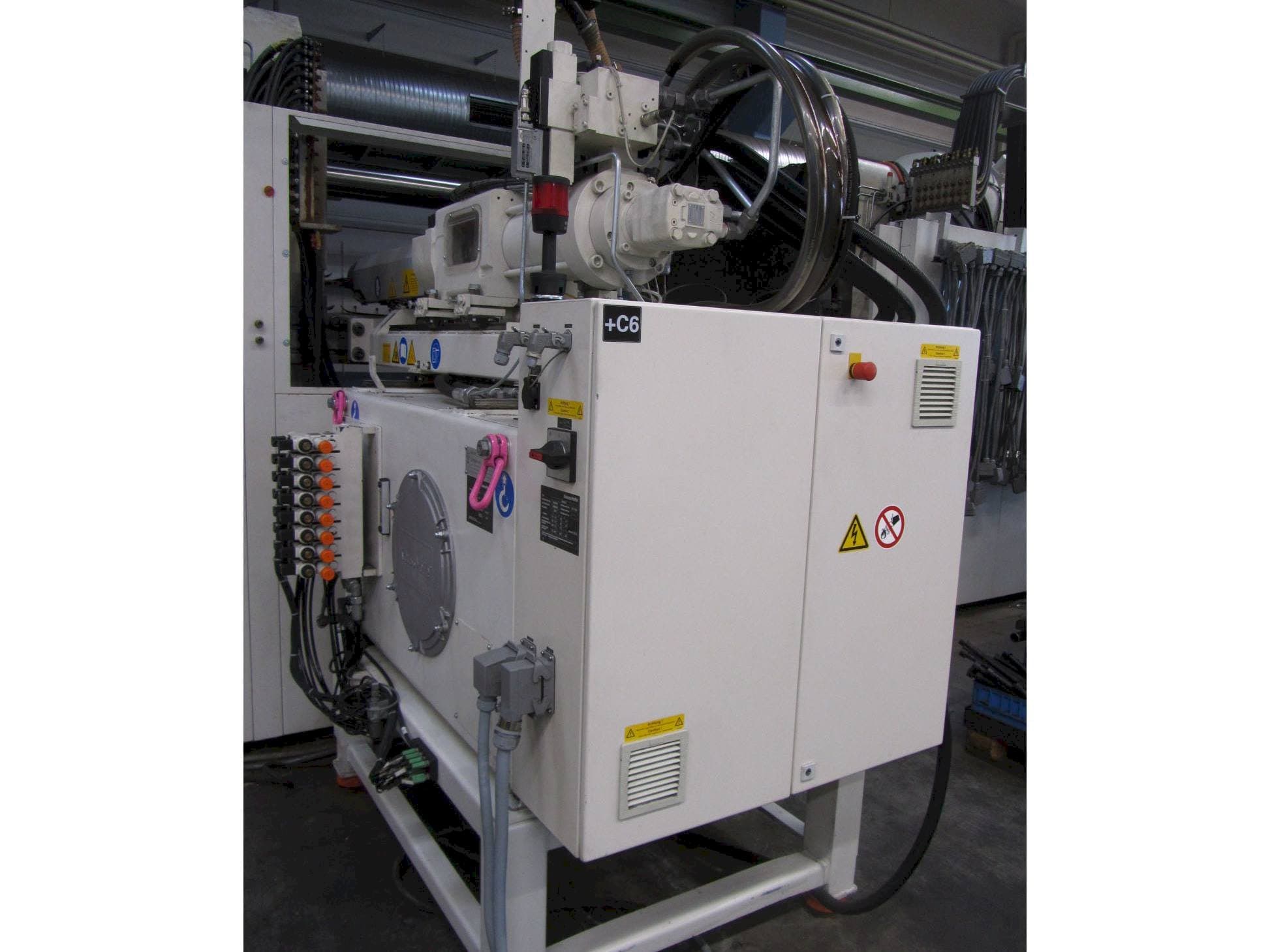 A Krauss Maffei 750 BO L gép elölnézete