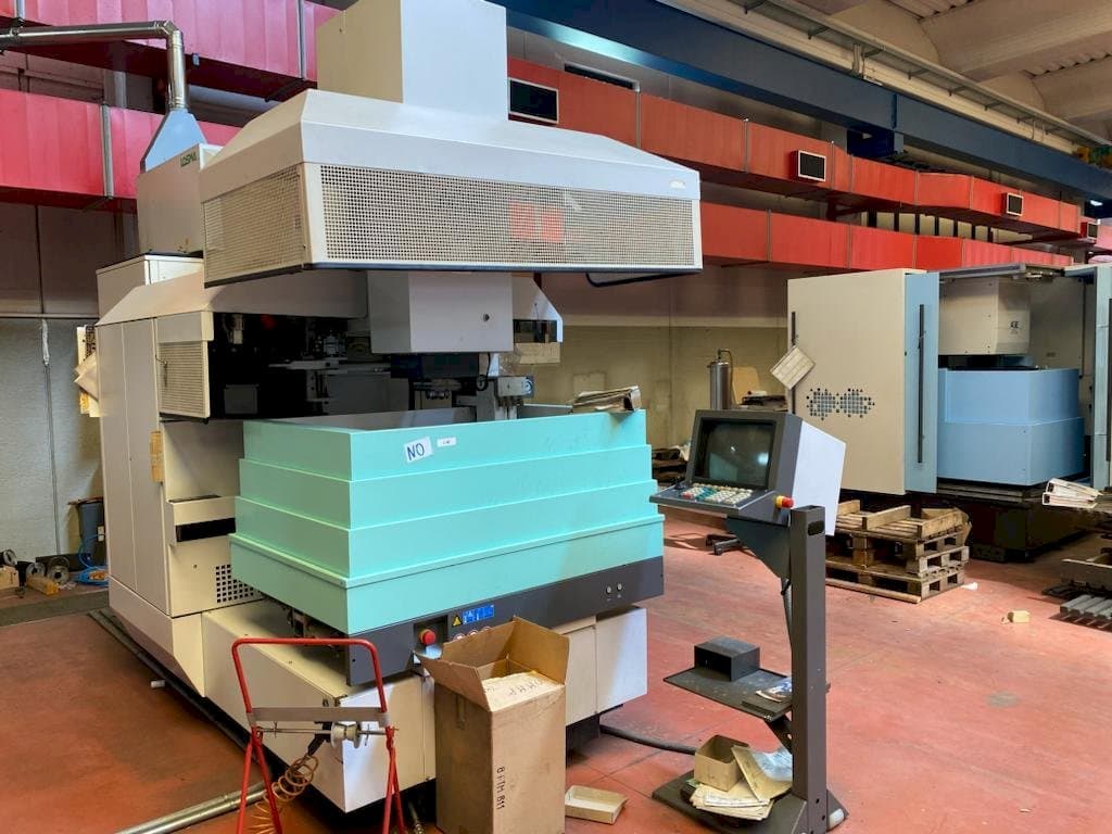 A AGIE AGIETRON INTEGRAL 3 gép elölnézete