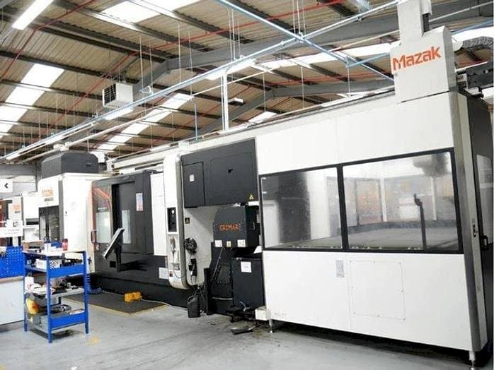 A Mazak INTEGREX i-400 ST gép elölnézete