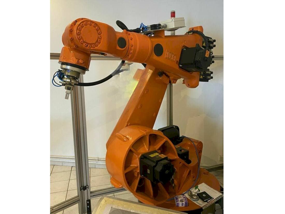 A KUKA KR150L150SP/2  gép elölnézete