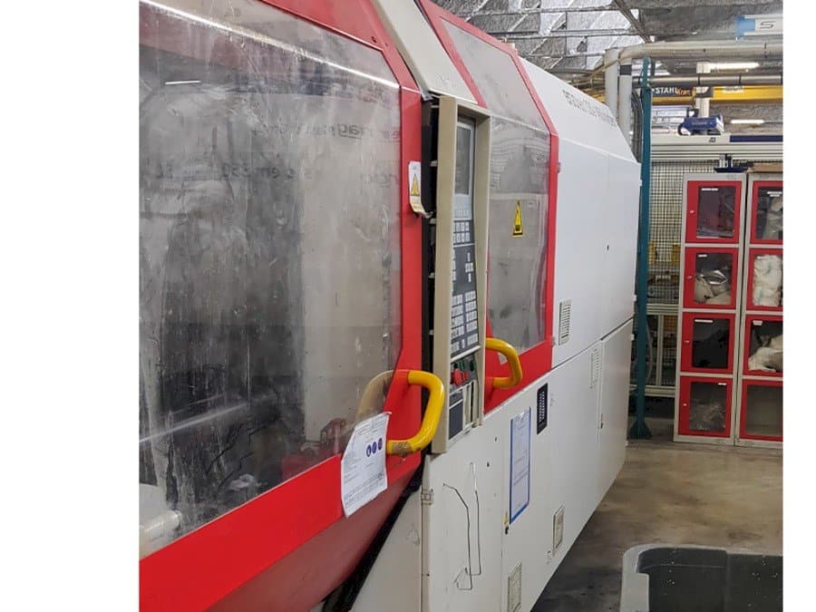 A DEMAG Ergotech 330-1450 system gép elölnézete