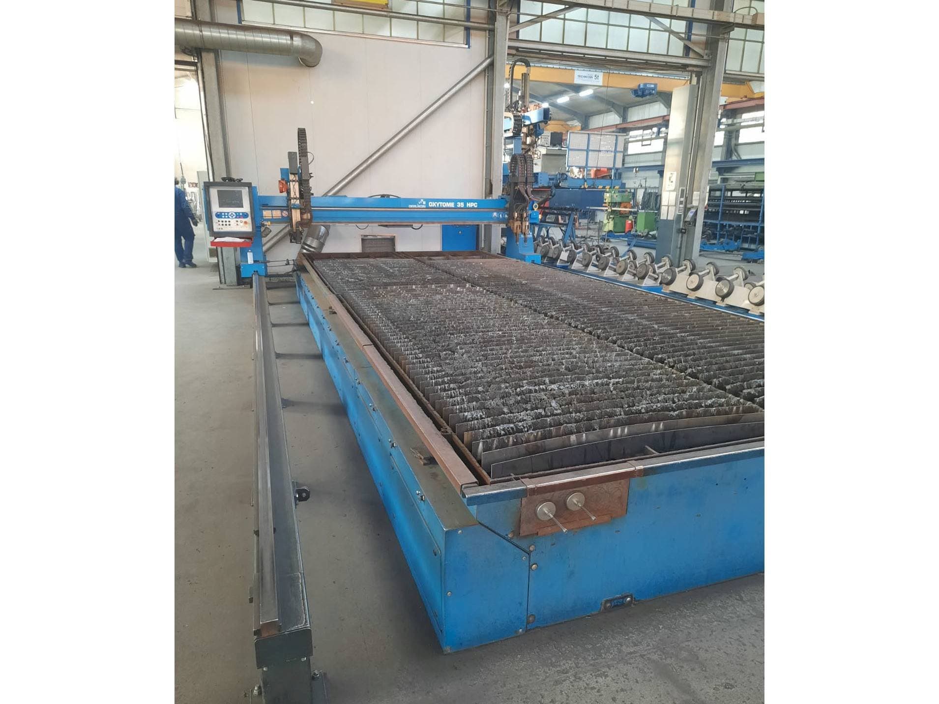 A Oerlikon Oxytome 35 HPC gép elölnézete