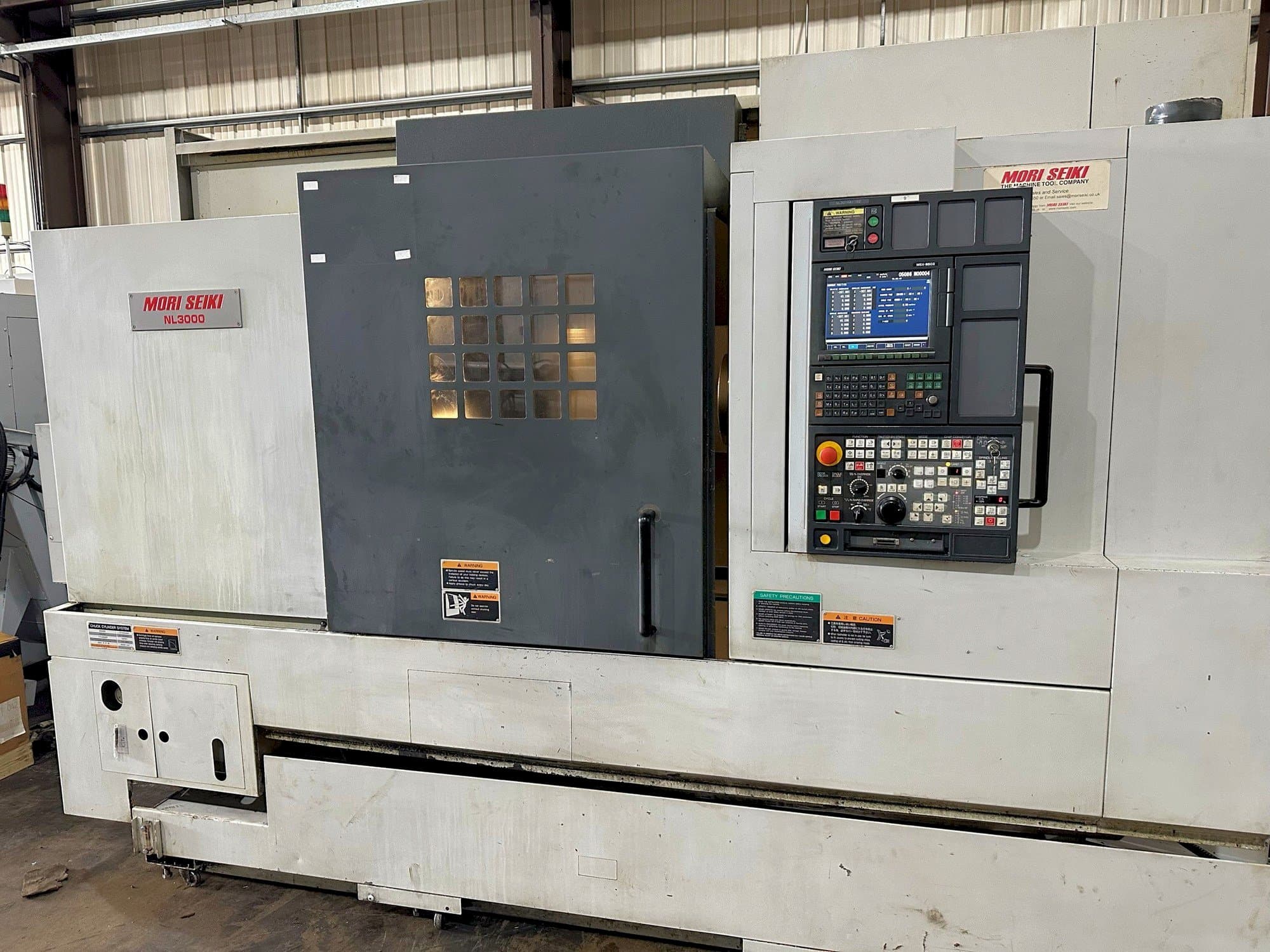 A MORI SEIKI NL3000Y/700 gép elölnézete