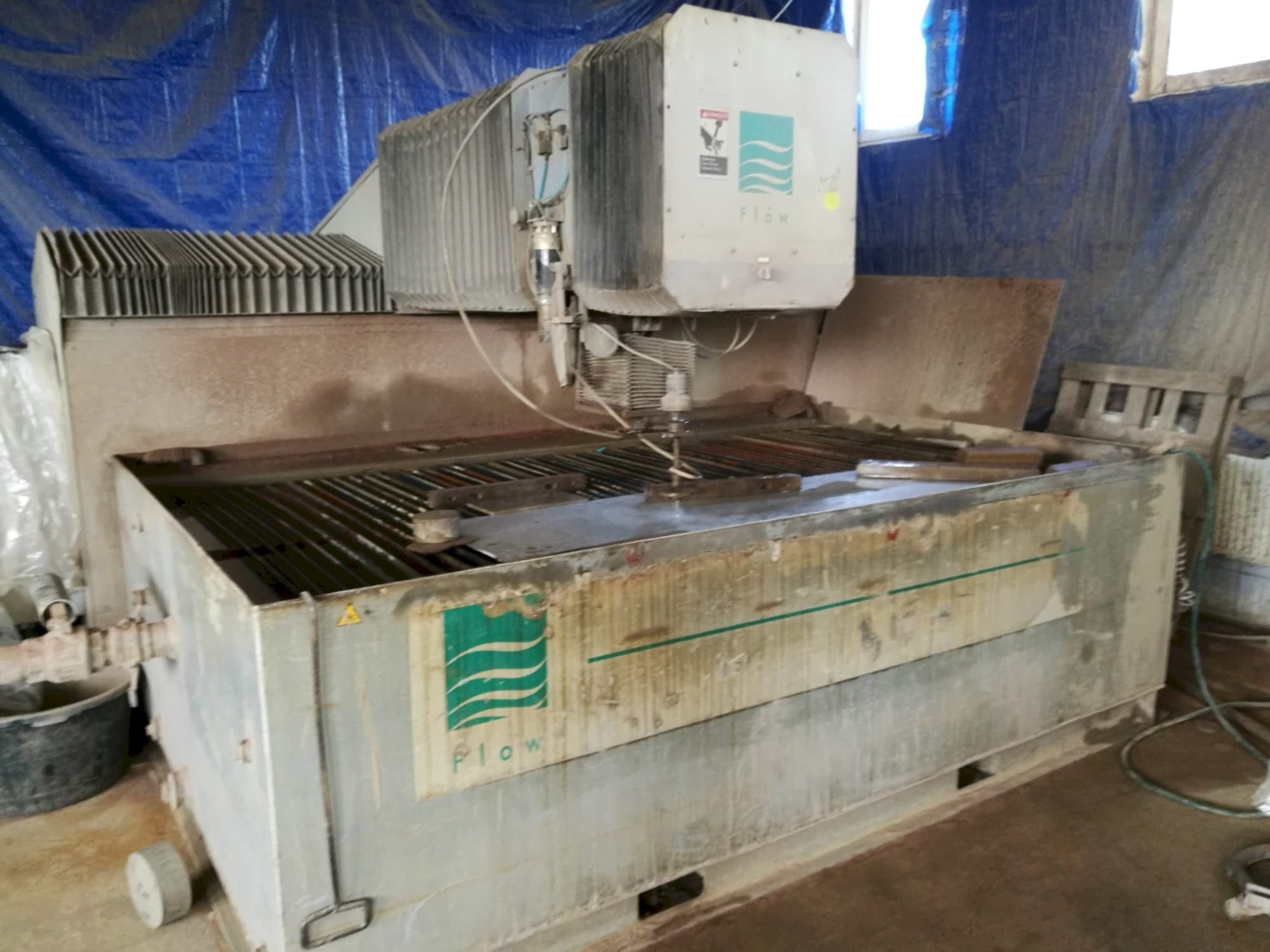 A Flow IFB 2412 gép elölnézete