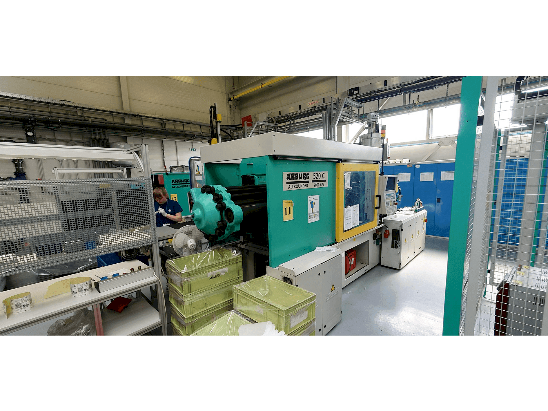 A Arburg Allrounder 520 C 2000-675 gép elölnézete