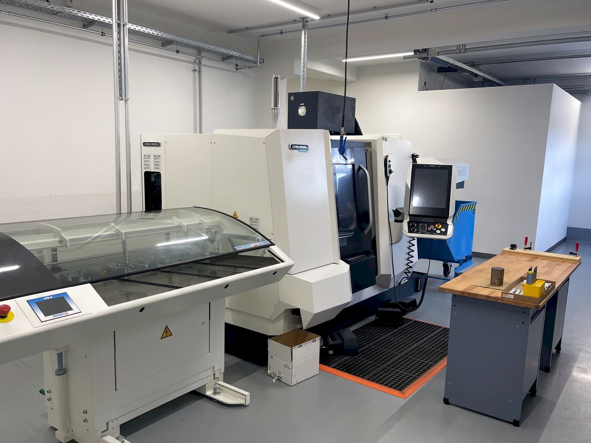 A DMG Mori Seiki CLX 350 V6 gép elölnézete