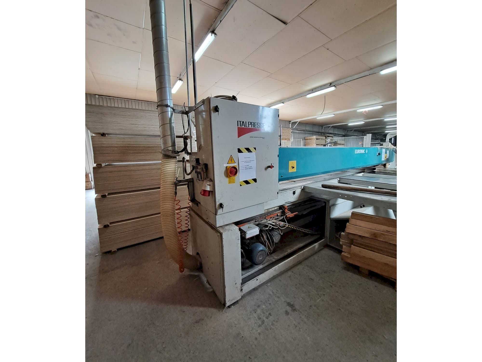 A Euromac Logica Pinze 4500 gép elölnézete