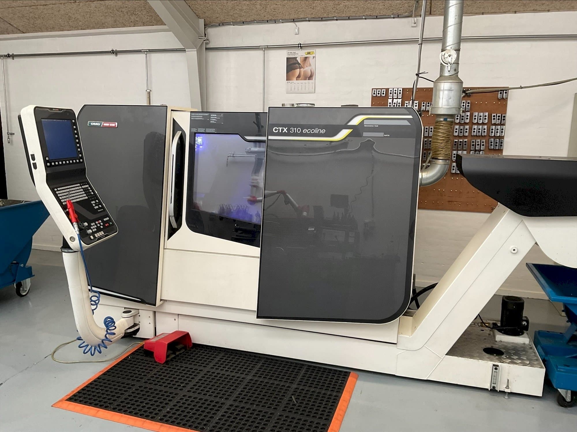 A DMG MORI CTX 310 ecoline  gép elölnézete