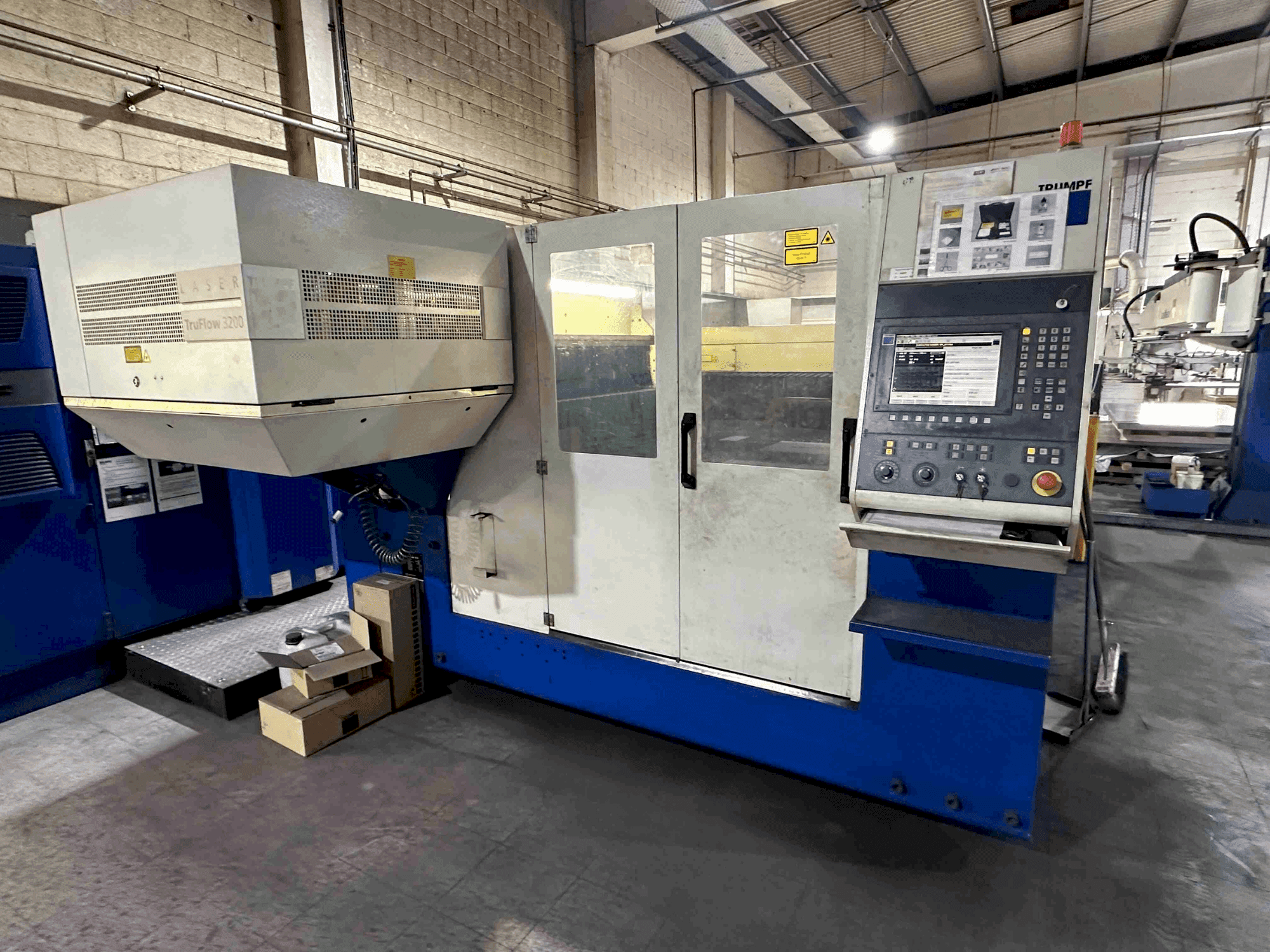 A TRUMPF Trulaser 3030 gép elölnézete