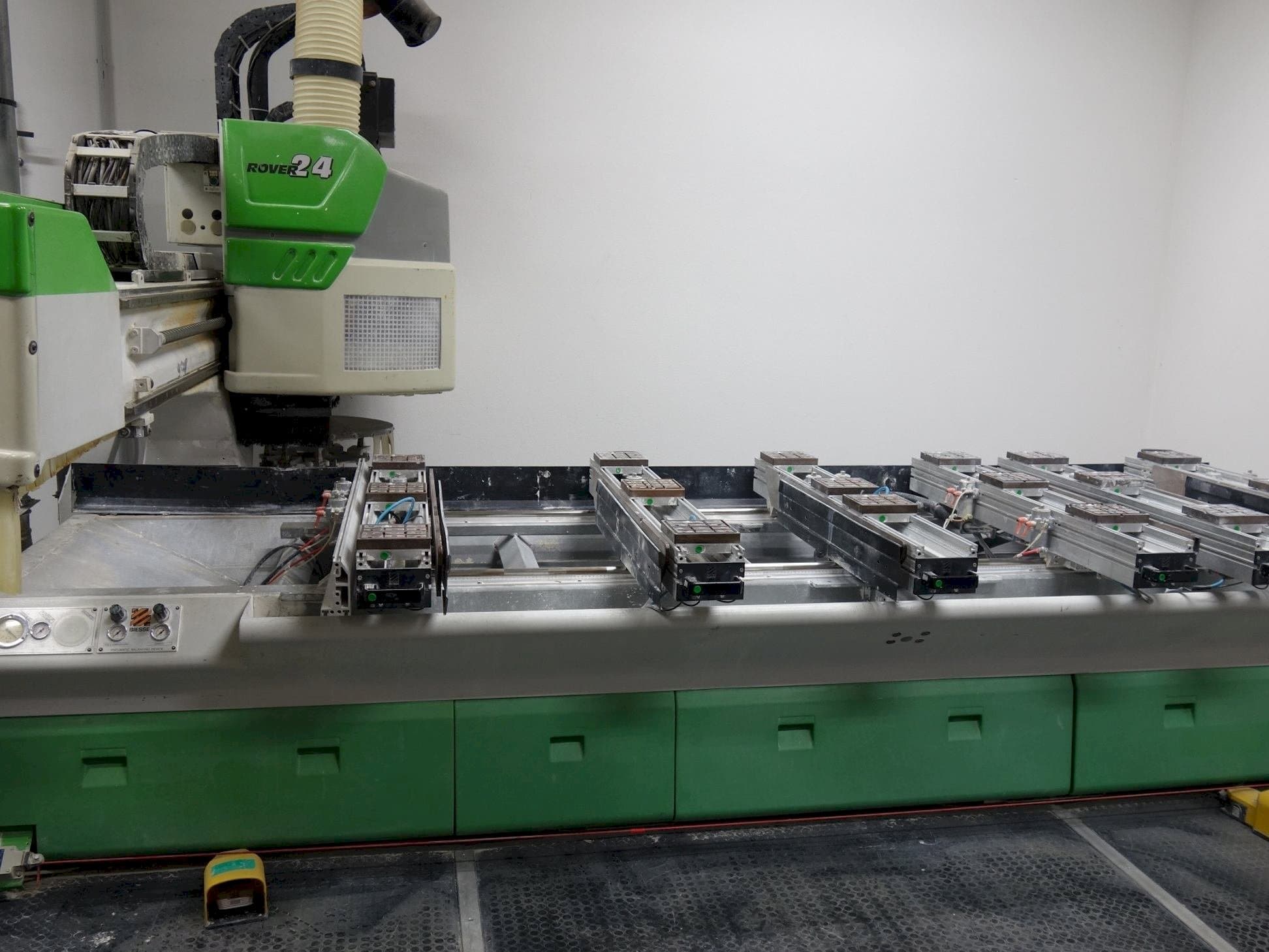 A BIESSE Rover 24 S  gép elölnézete