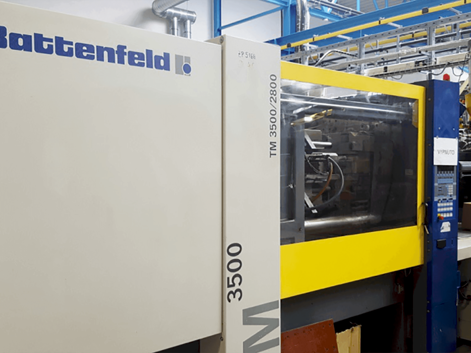 A Battenfeld TM 3500/2800 gép elölnézete