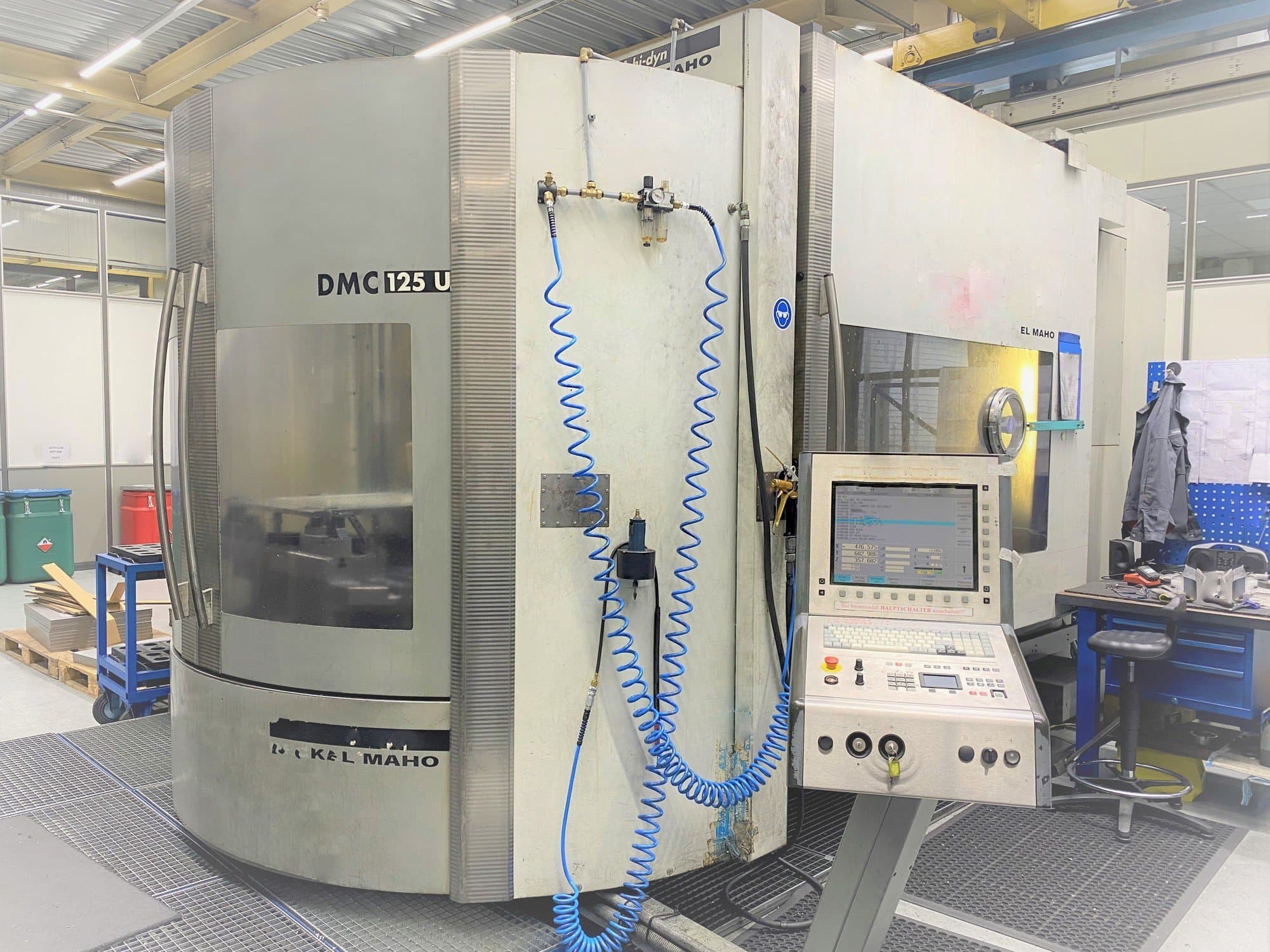 A DECKEL MAHO DMC 125U hi-dyn gép elölnézete