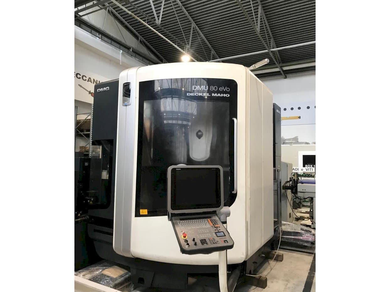 A DMG MORI DMU 80 EVO gép elölnézete