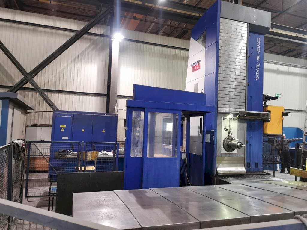 A TOS VARNSDORF WHQ 13 CNC  gép elölnézete