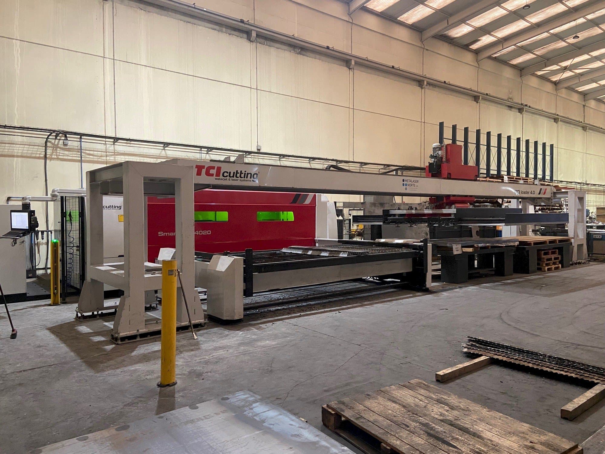 A TCI Smartline Fiber 4020 gép elölnézete