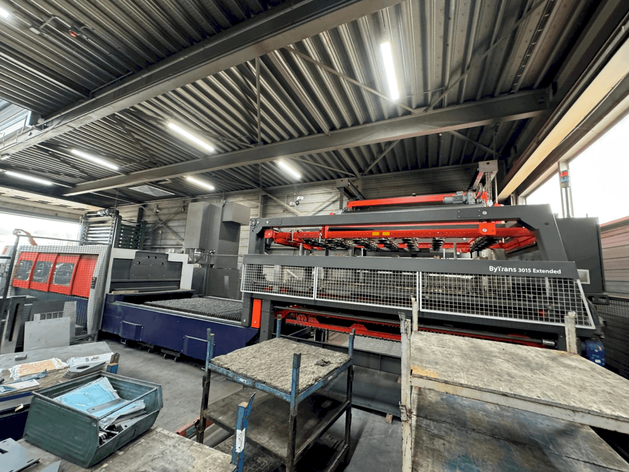 A Bystronic Bytower 3015 + Bytrans Extended 3015  gép elölnézete