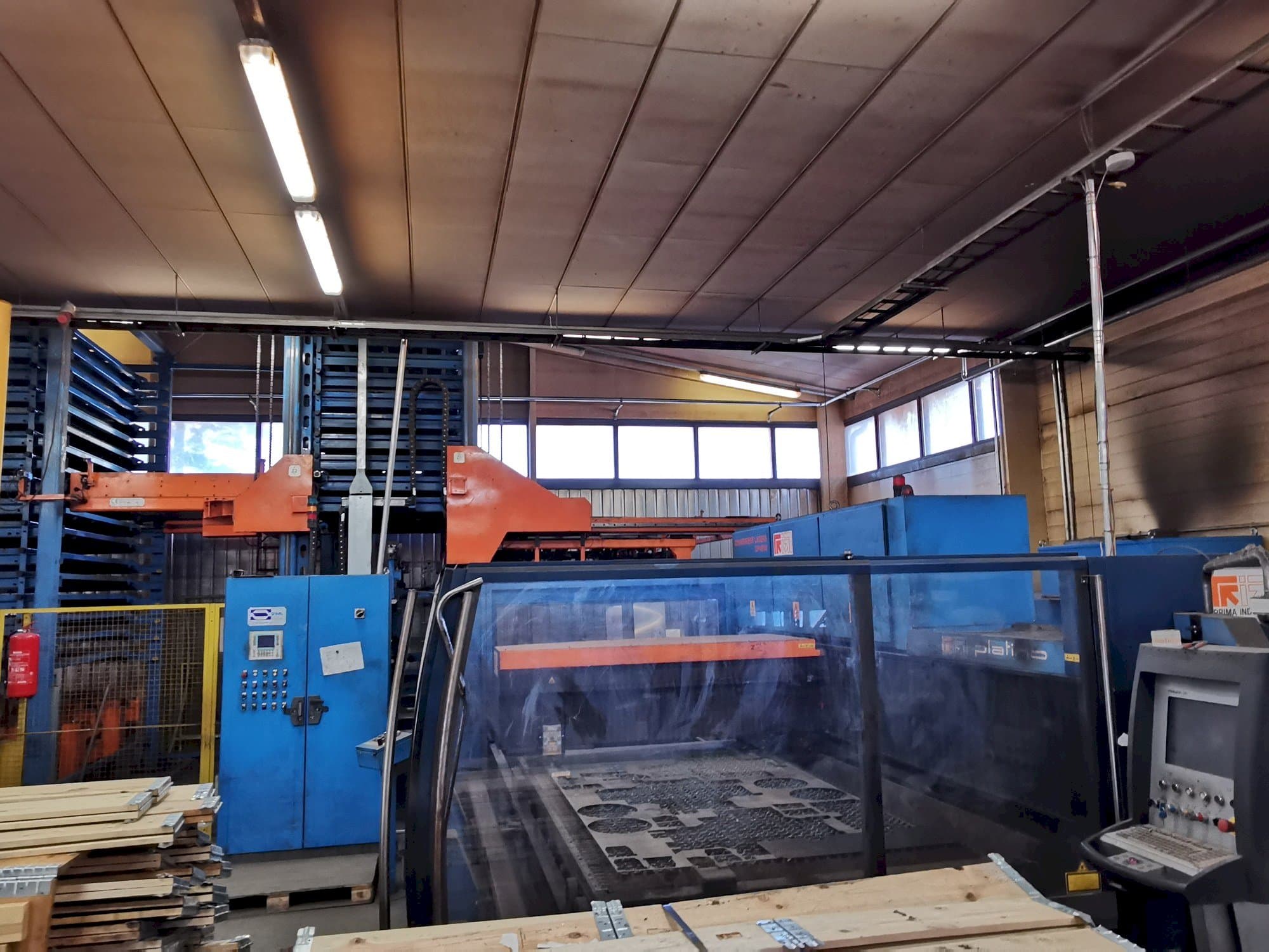 A Prima Industrie Platino 1530 gép elölnézete