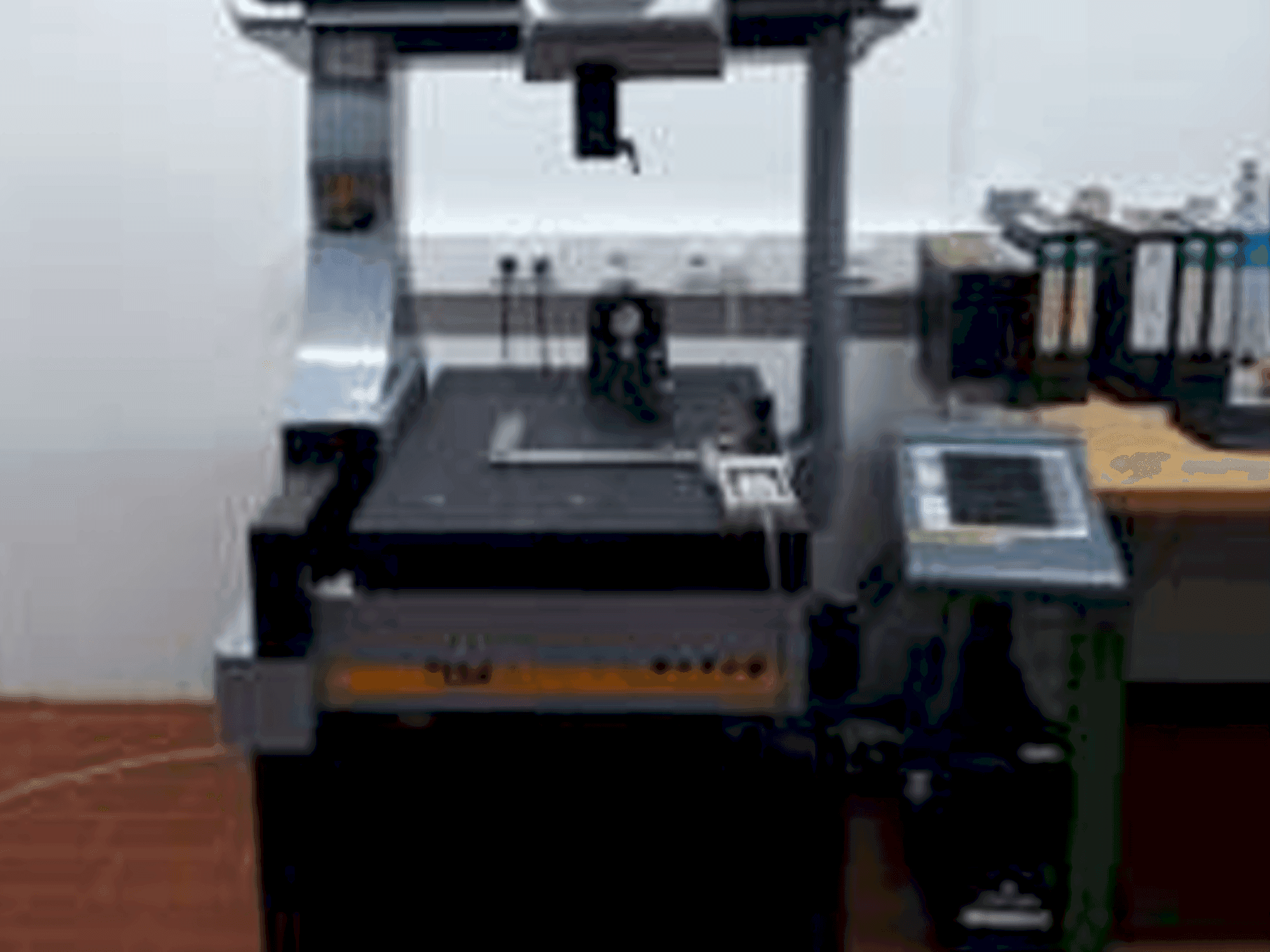 A TESA Micro-Hite MH3D Recorder 454 Tesaslar-i gép elölnézete