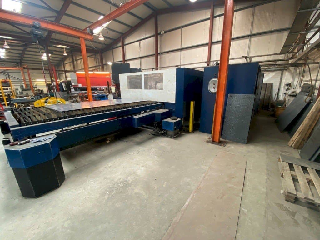 A Trumpf TRUMATIC L3030 gép elölnézete