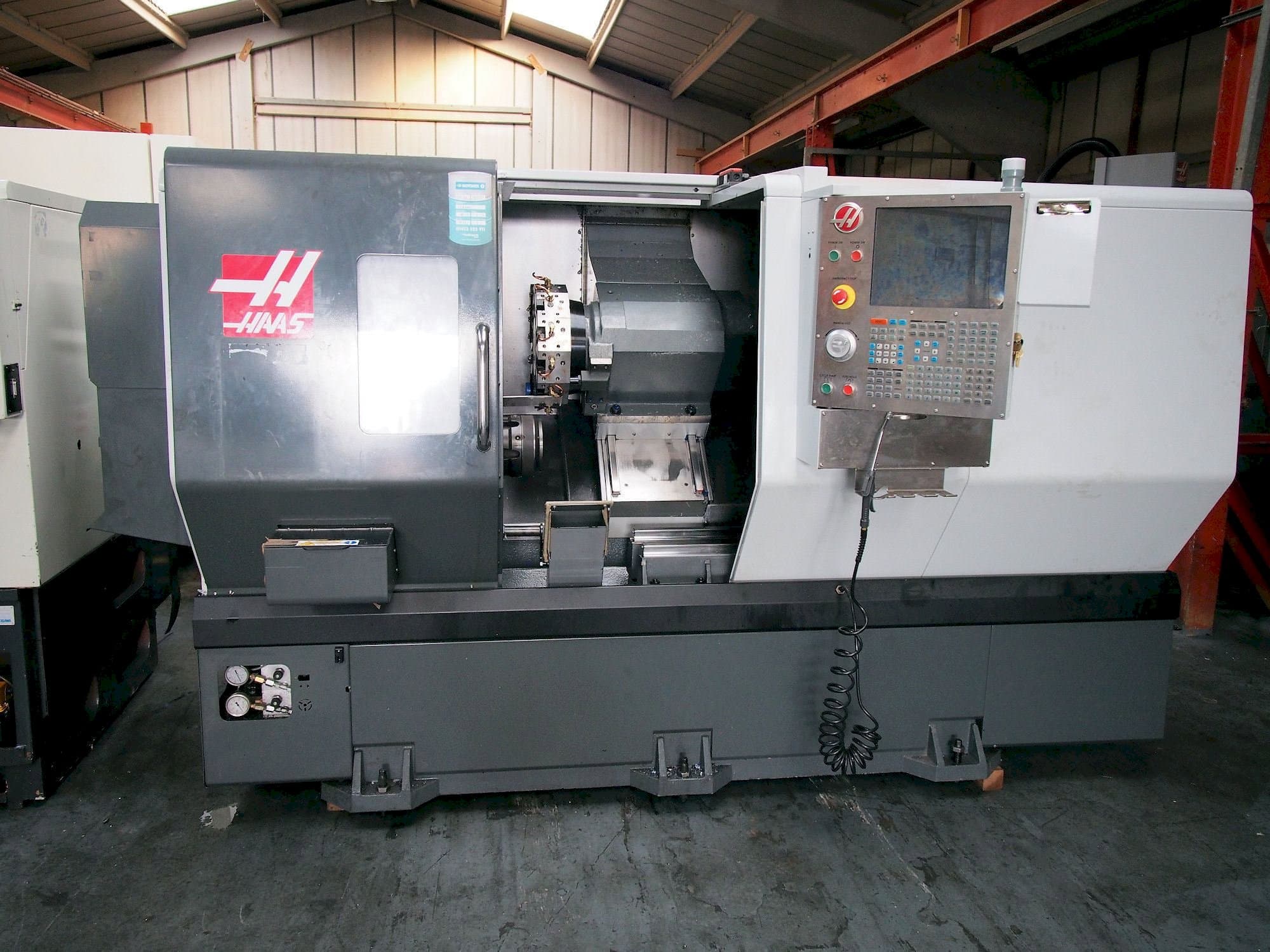 A HAAS ST-30 gép elölnézete