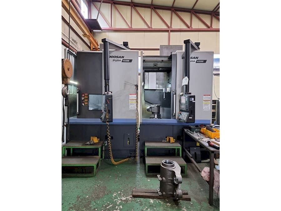 A Doosan Puma V8300 gép elölnézete