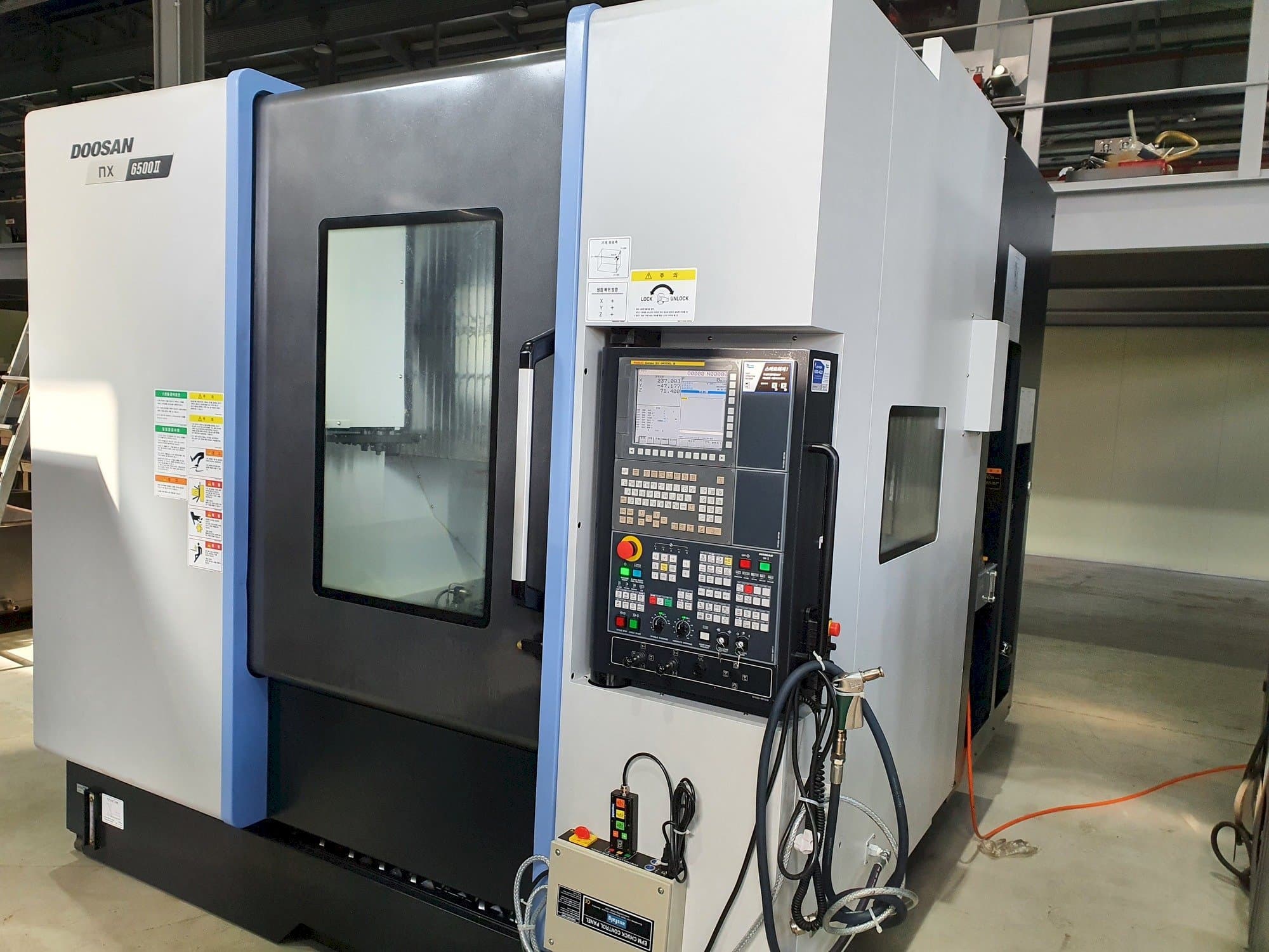A Doosan NX6500Ⅱ gép elölnézete