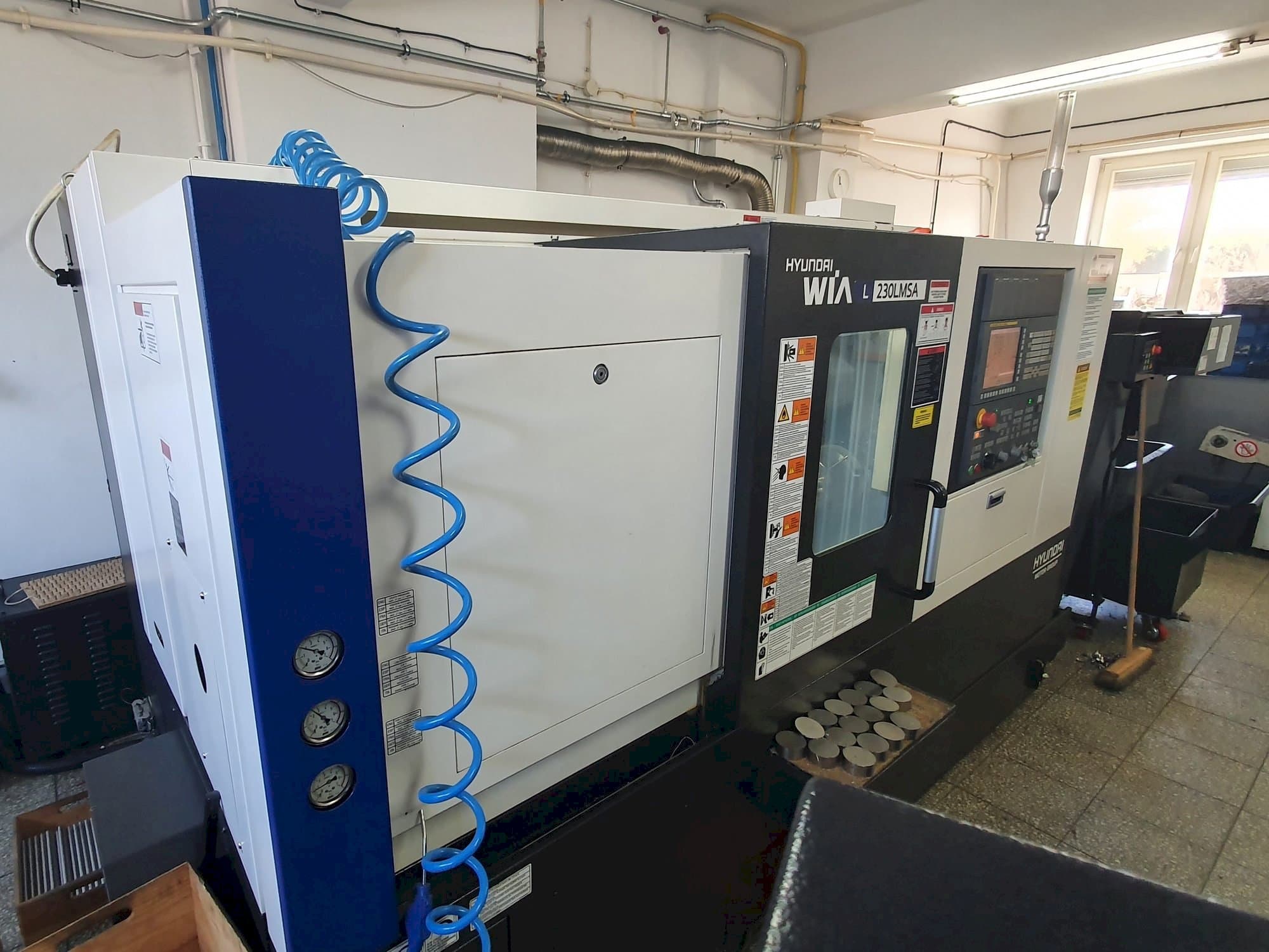 A Hyundai Wia L230LMSA gép elölnézete