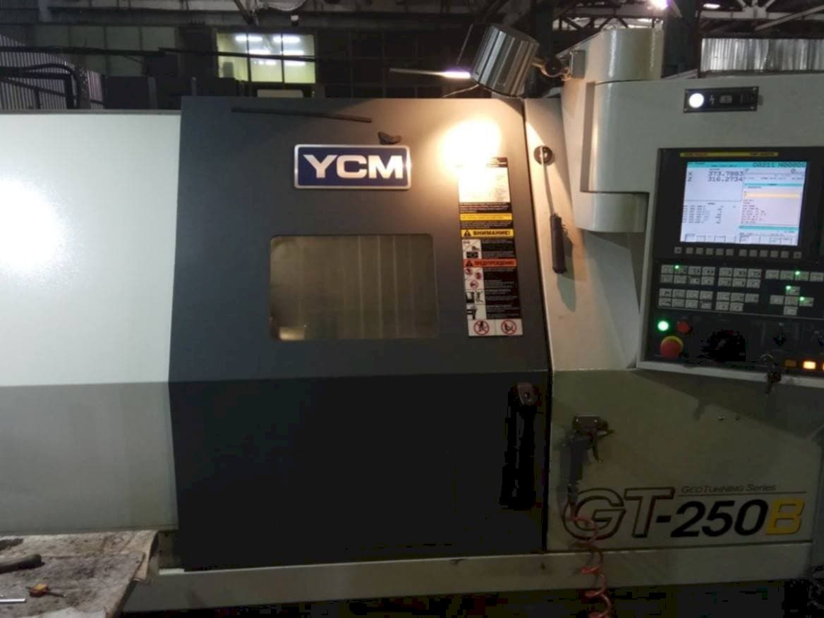 A YCM GT250B gép elölnézete